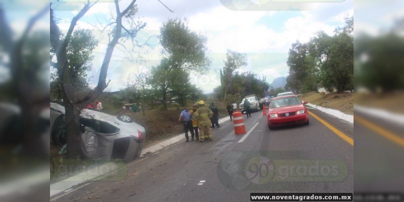 Familia se accidenta en Huiramba, Michoacán, hay cuatro heridos  - Foto 2 