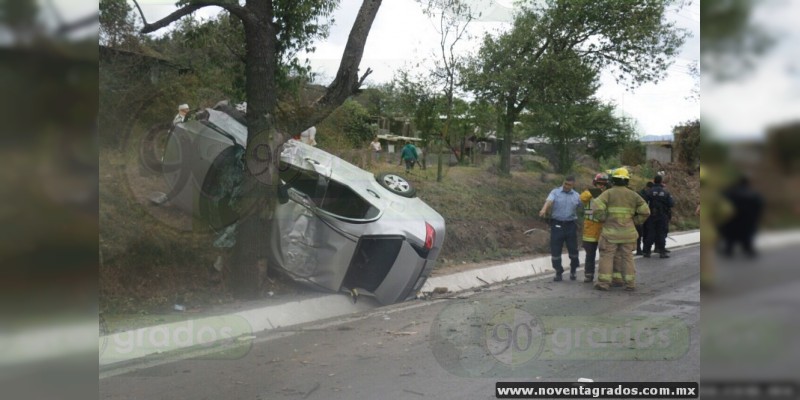 Familia se accidenta en Huiramba, Michoacán, hay cuatro heridos  - Foto 3 