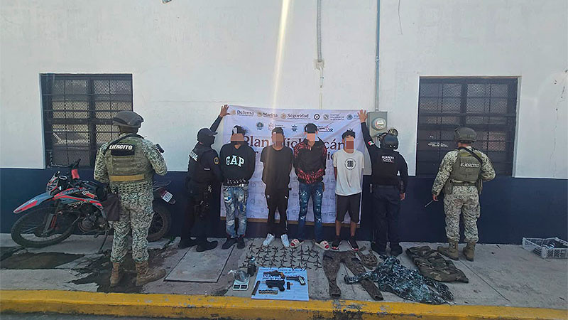 En Zamora, Michoacán: Detienen a cuatro en poder de armas de fuego, “ponchallantas”, ropa táctica, explosivos caseros y pólvora  