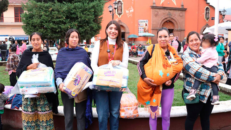 Más de 300 mil pañales entregados con la caravana “Jalo por las Mamás” 