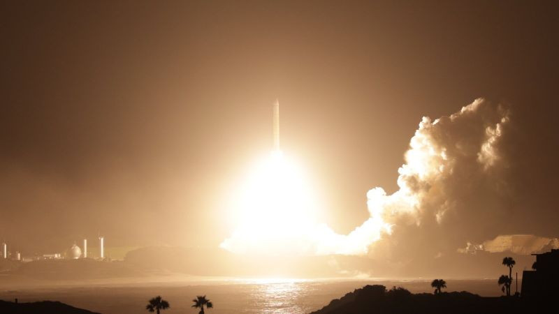 Japón lanza una nave que buscará traer muestras de una luna de Marte 
