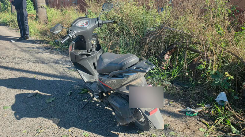 Joven se accidenta en moto en Zamora, Michoacán 