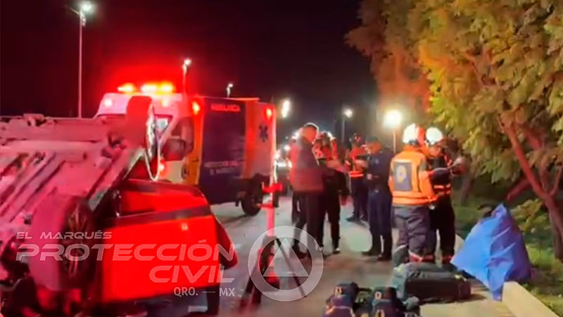 Aparatosa volcadura en Paseo Centenario del Ejército Mexicano, deja a una persona herida  