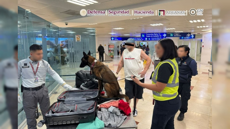 Aseguran en el aeropuerto de Cancún cerca de 10 kilos de estupefaciente ocultos en maleta: Golpe de 2.5 millones al crimen 