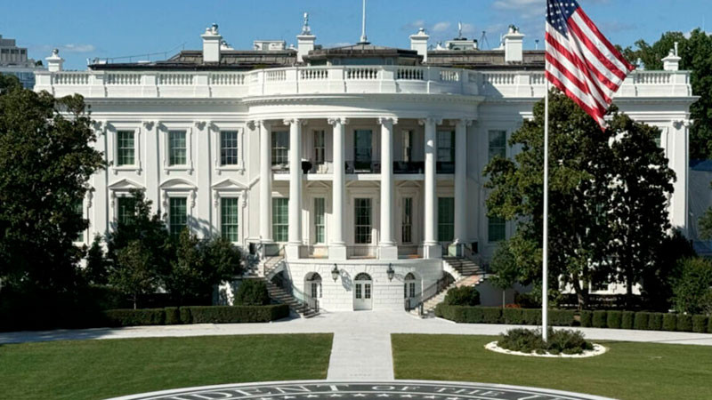 Trump analiza convertir Sala de Prensa de la Casa Blanca en una piscina; asegura que será "su último legado" 