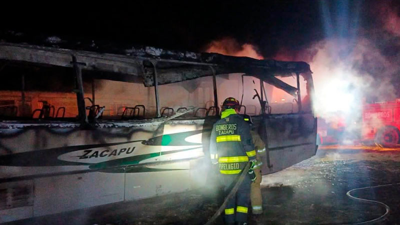 Se incendia camión en Zacapu, Michoacán 