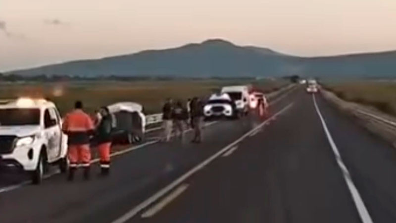 En accidente vehicular en la Morelia-Salamanca, muere un individuo  