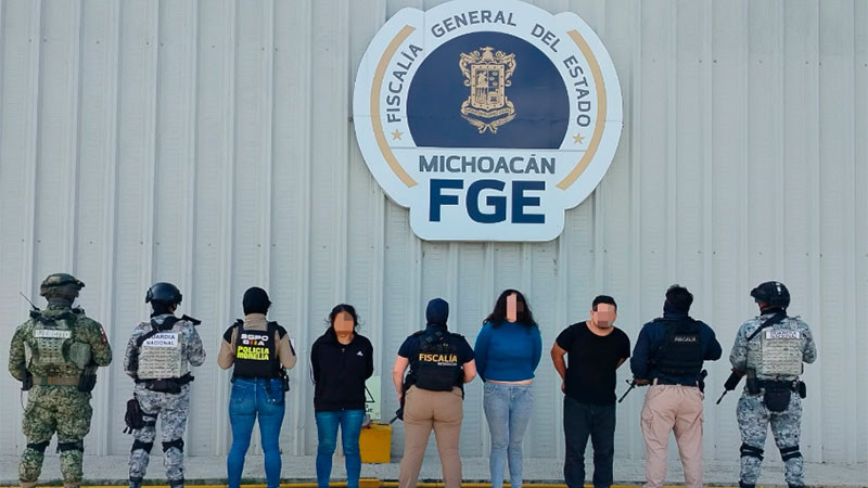 Detienen a tres personas y aseguran estupefacientes durante cateo en la colonia Primo Tapia Oriente en Morelia, Michoacán 