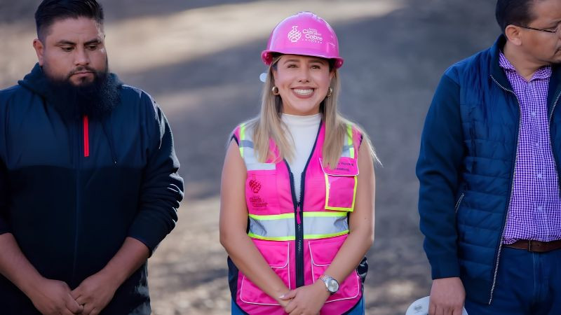 Dayana Pérez Mendoza arranca obra vial en Cuangatzio para mejorar el acceso a las familias y estudiantes 