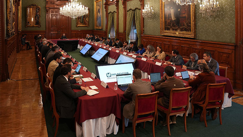 Sheinbaum evalúa modernización del sistema de salud con gobernadores de 24 estados 