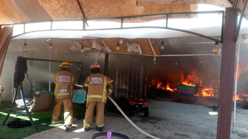 Se incendia corralón Ponce de León en Uruapan, Michoacán 