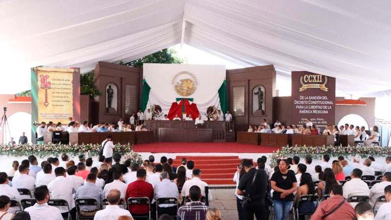 El Congreso del Estado entrega Condecoracion "Constitución de 1814" al Colegio de Abogadas de Michoacán 
