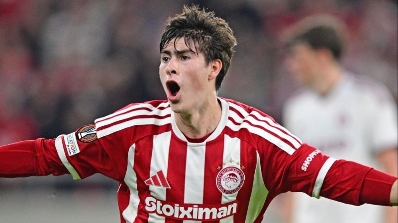 Olympiacos vence al Sparta Praga con gol de la Hormiga González y mantiene paso perfecto en Europa League 