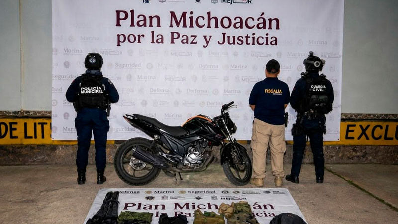En Tangamandapio, Michoacán, asegura la GC motocicletas, estupefacientes, ropa táctica y municiones 