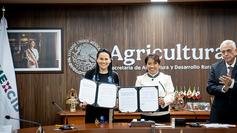 AGRICULTURA y Amexcid firman acuerdo para potenciar el campo mexicano 