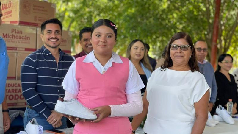 Van más de 57 mil pares de tenis entregados en este ciclo escolar en Michoacán 