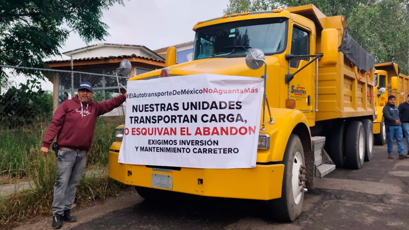 Transportistas se concentran en el Estadio Morelos; prevén salir entre las 9:30 y las 10:00 horas 