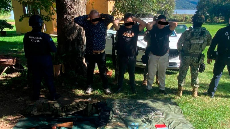 Detienen a tres personas y aseguraron armamento en el municipio de Erongarícuaro, Michoacán  
