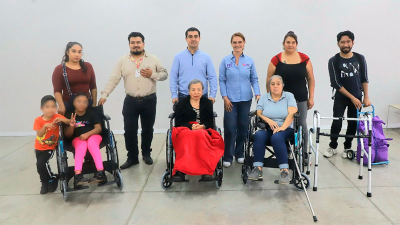 OXXO entrega apoyos en colaboración con el DIF Morelia 