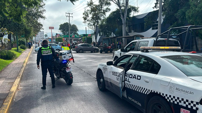 Vecinos de Morelia bloquean la Av. Acueducto; exigen soluciones al OOAPAS por falta de agua 