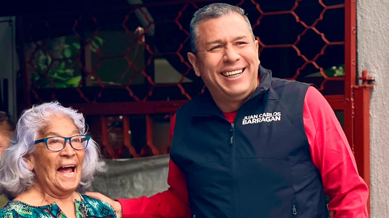 Juan Carlos Barragán siempre en territorio y cercano a las familias de Morelia 