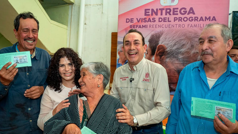 Semigrante entrega visas de Reencuentro Familiar en Hidalgo 