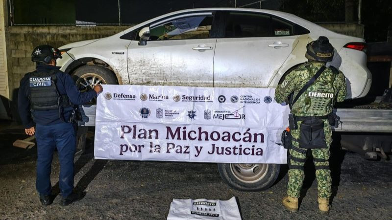 Aseguran armas y vehículos con insignias de grupo delictivo en Zinapécuaro e Indaparapeo 