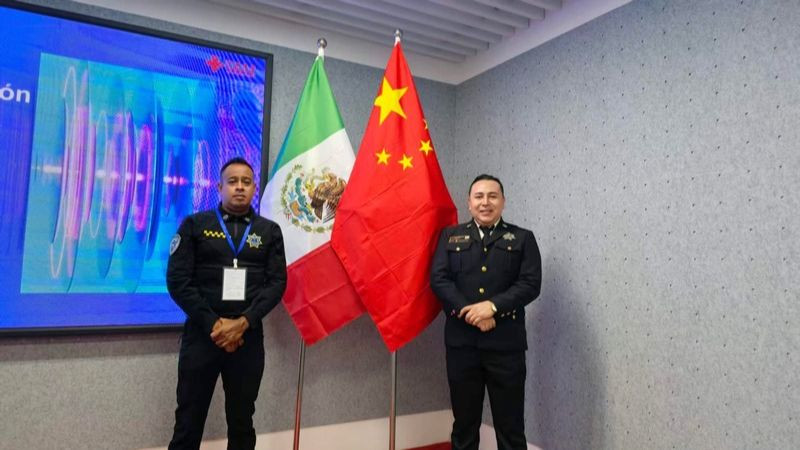 Capacita gobierno de Alfonso Martínez Alcázar a policías en Shangai, China 