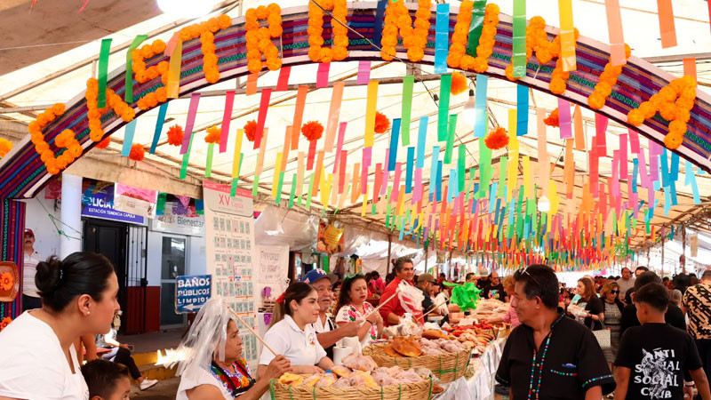 Vive la Noche de Muertos en los tianguis artesanales de Pátzcuaro y Capula 