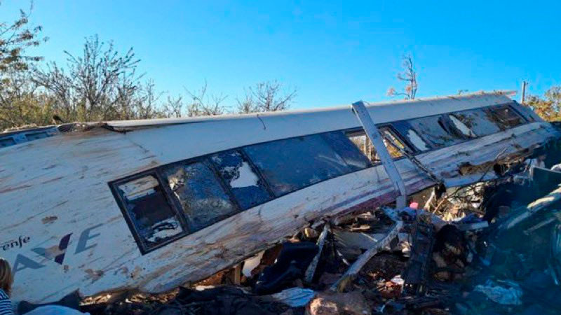 Tragedia ferroviaria en España; al menos 64 muertos tras choque de trenes en Toledo 