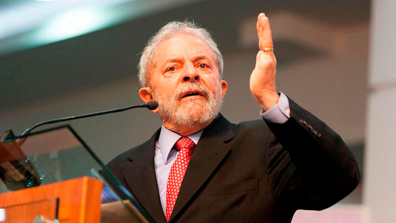 "Quien sale escondido de su país, debe alguna cosa", dice Lula sobre fuga de Bolsonaro a EEUU 