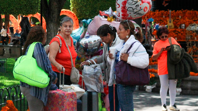 Reconocen turistas nacionales y extranjeros belleza y atractivos de Morelia 
