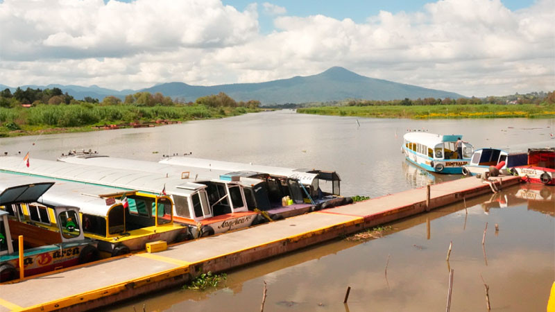 Listos canales de navegación del lago de Pátzcuaro para la Noche de Muertos 