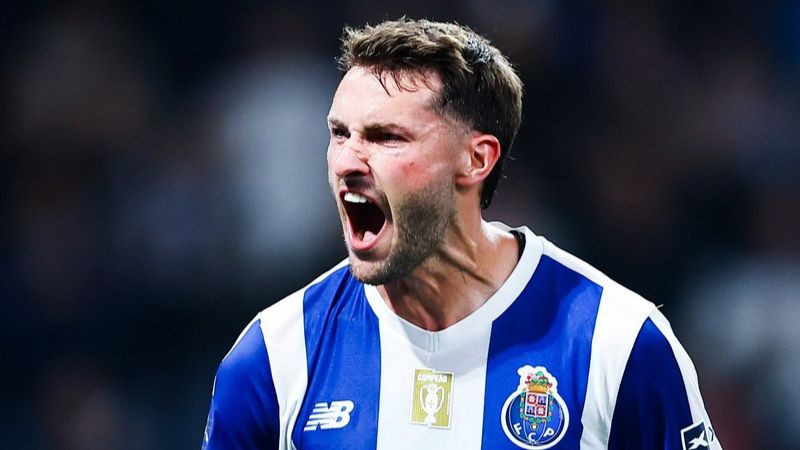 Santiago Giménez marca el gol de la victoria del Porto y avanza a semifinales 