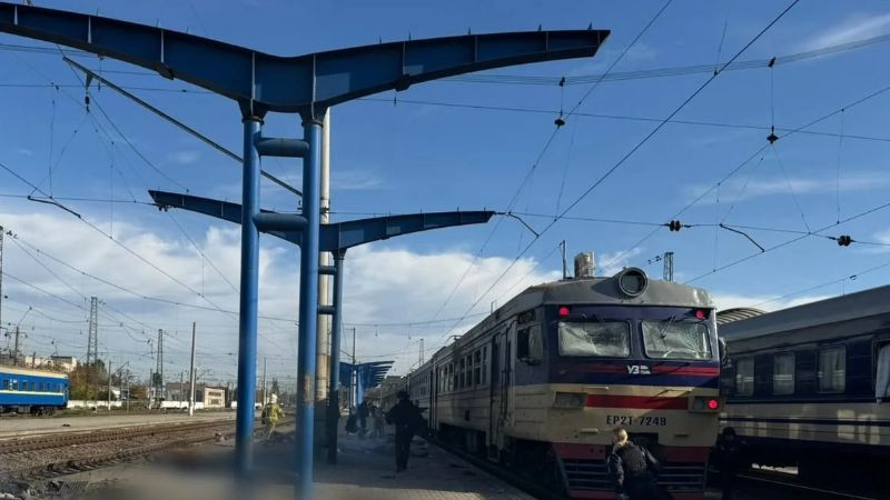 Ataque ruso con drones a una estación de tren en Ucrania deja 14 personas sin vida y varios heridos 