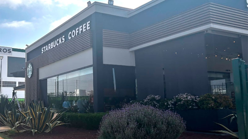 Sujetos rompen cristales en Starbucks de la autopista 57 México-Querétaro; se llevaron las cajas registradoras   