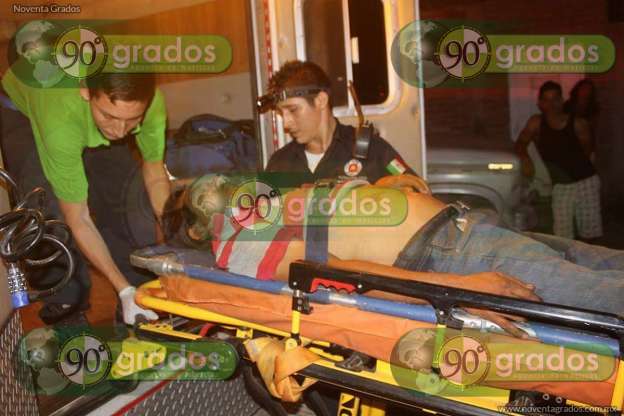 Gravemente herido sujeto tras caer de su moto, en Apatzingán, Michoacán - Foto 0 