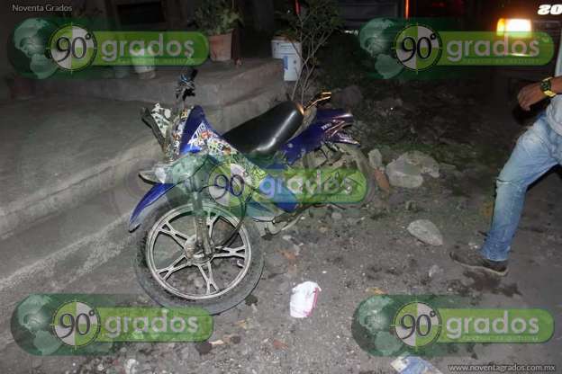 Gravemente herido sujeto tras caer de su moto, en Apatzingán, Michoacán - Foto 2 