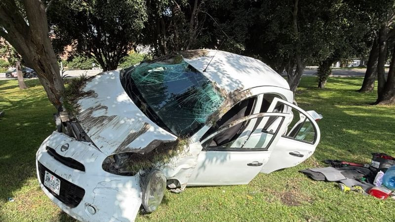 Un conductor resulta ileso tras dormirse al volante y volcar en Paseo Constituyentes 