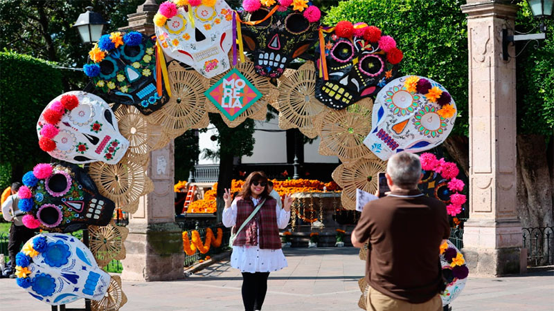 Turistas de México y el Mundo exaltan belleza de Morelia en Día de Muertos 