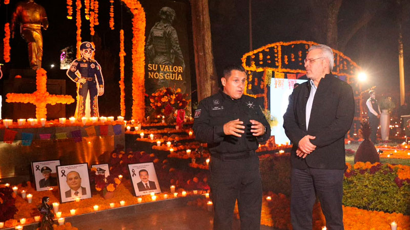 Con altares de Día de Muertos, honra Bedolla memoria de elementos caídos de la Guardia Civil 