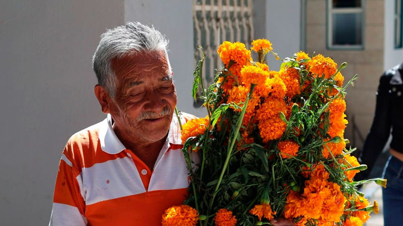 En Día de Muertos, recibe Panteón Municipal a familias con orden, limpieza y servicios 