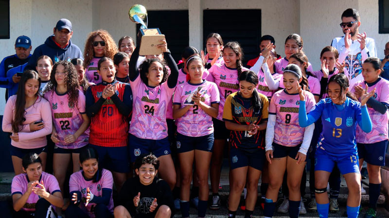 Equipo femenil de la UMSNH se corona en el Torneo de Verano de la Liga Municipal 