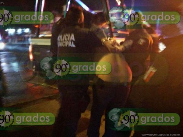 Tras persecución detienen a dos presuntos asaltantes, en Morelia - Foto 2 