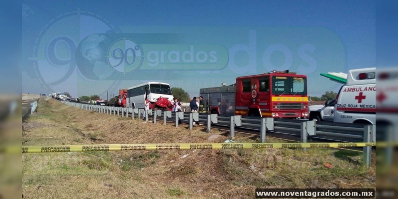Mueren dos personas en accidente vial en la carretera Salamanca-Querétaro - Foto 1 