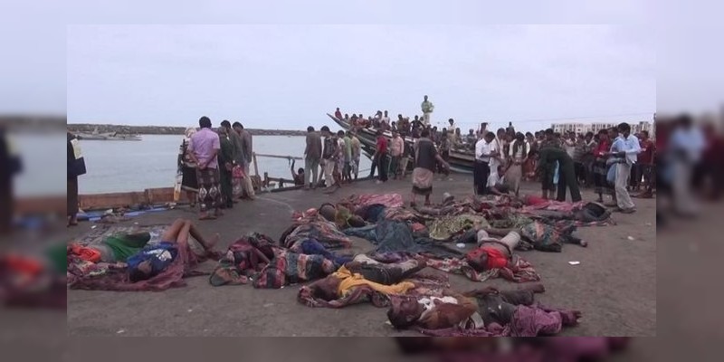 Mueren 42 tras ráfaga de helicóptero artillado contra embarcación en Yemen 