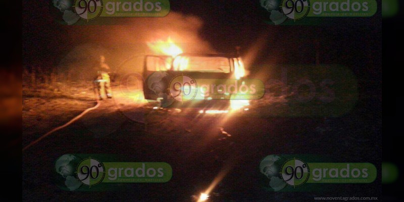 En Tarímbaro arde camioneta con combustible robado - Foto 2 