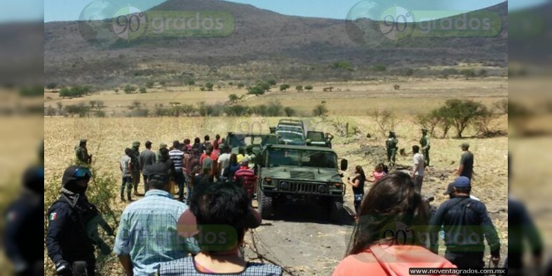Fotogalería: Accidente de Ejército y Policías deja un muerto y 10 heridos, en Michoacán - Foto 4 