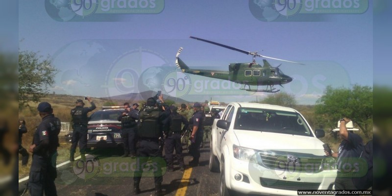 Fotogalería: Accidente de Ejército y Policías deja un muerto y 10 heridos, en Michoacán - Foto 9 
