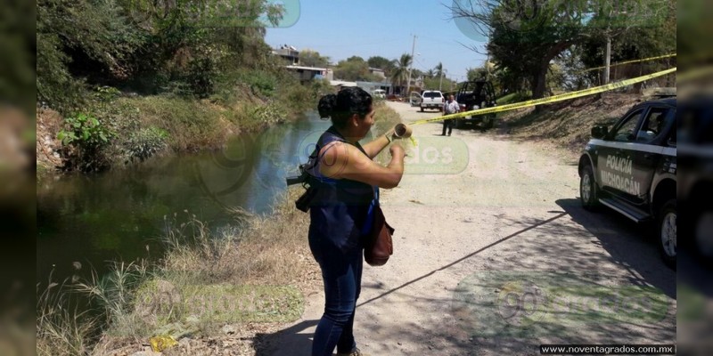 Localizan cadáver flotando en canal de aguas negras en Lázaro Cárdenas - Foto 1 